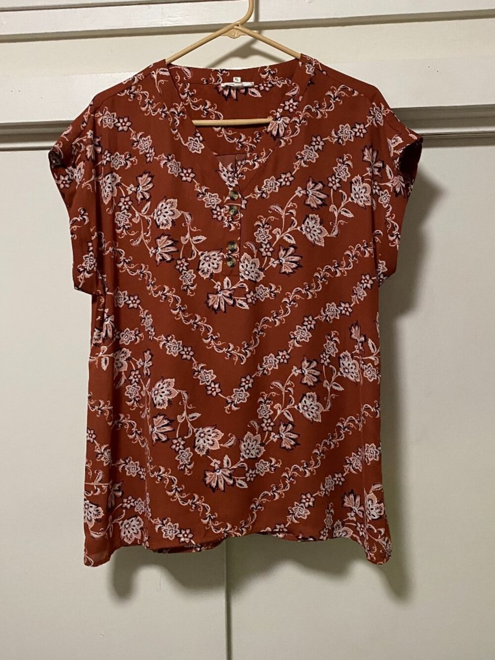 Maurices short sleeve, rust color blouse w/flowers, size XL